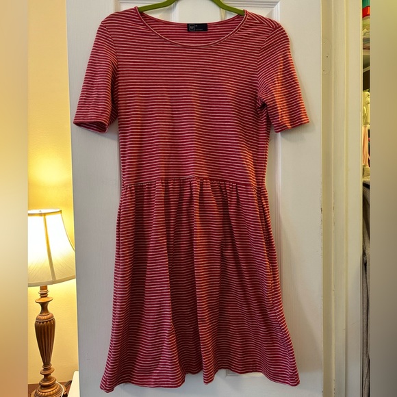 GAP Dresses & Skirts - GAP XS women’s red striped dress